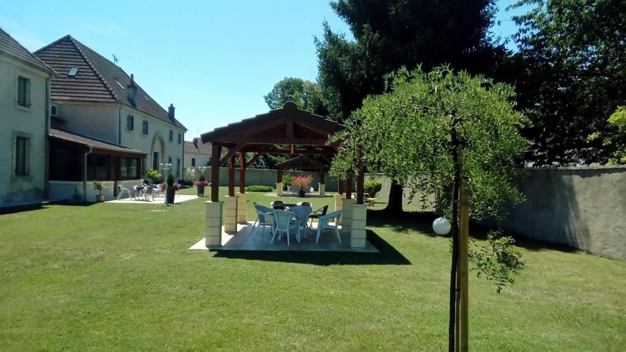 Le Domaine Des Papillons Hotel Beaujeu-Saint-Vallier-et-Pierrejux Екстериор снимка