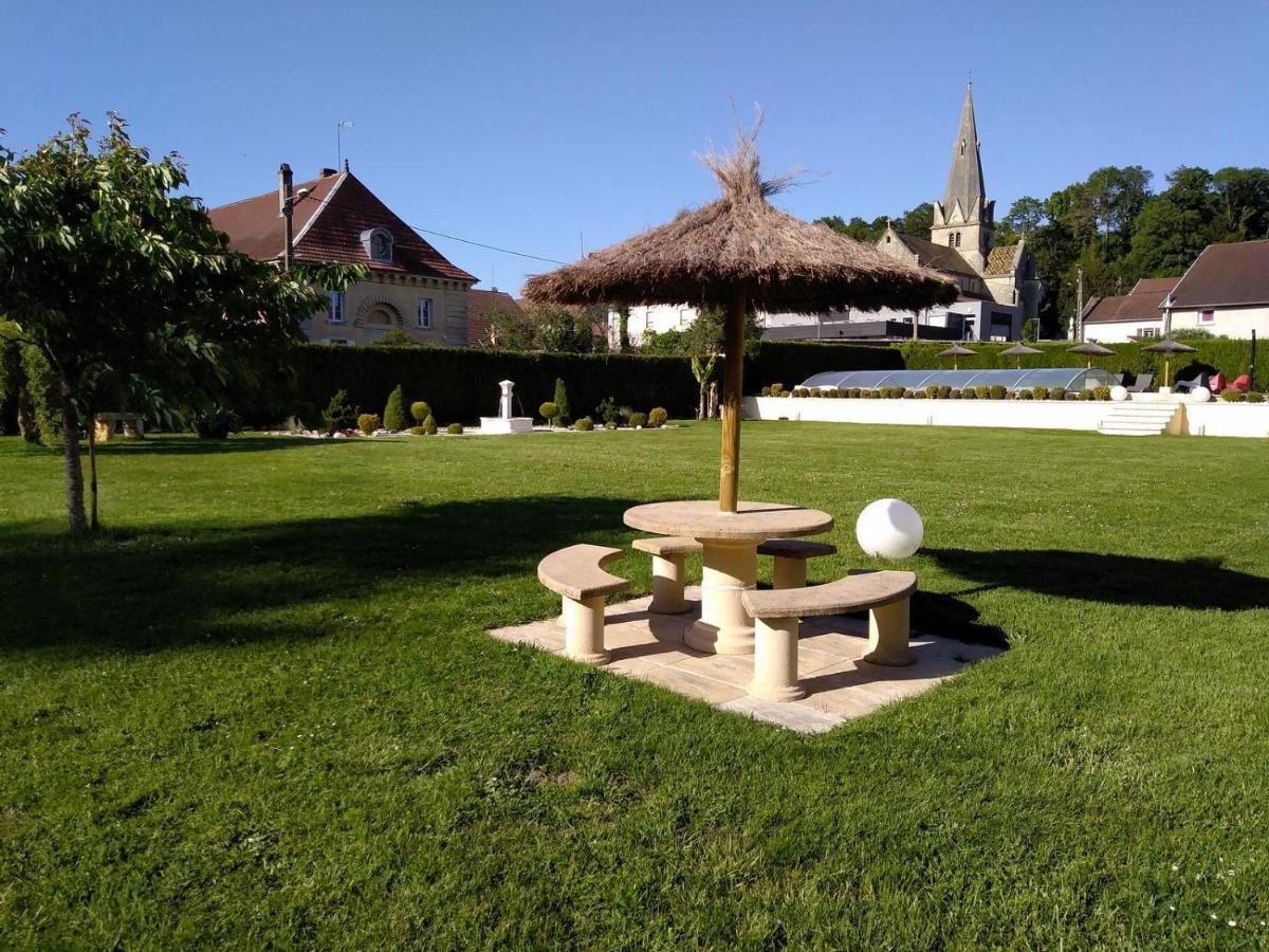 Le Domaine Des Papillons Hotel Beaujeu-Saint-Vallier-et-Pierrejux Екстериор снимка