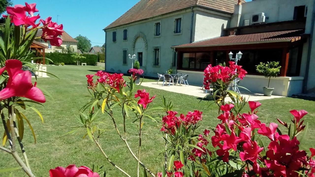 Le Domaine Des Papillons Hotel Beaujeu-Saint-Vallier-et-Pierrejux Екстериор снимка